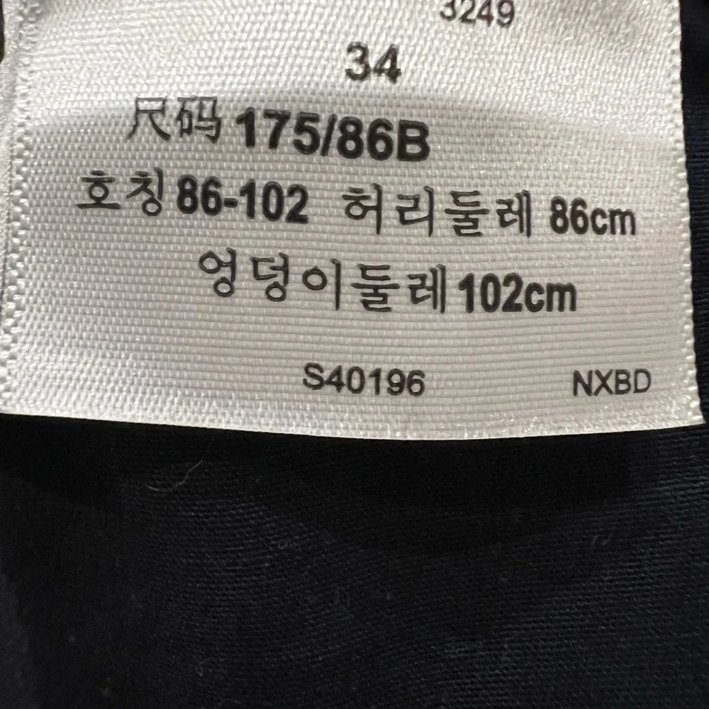 Dockers Ultimate Shorts size 34